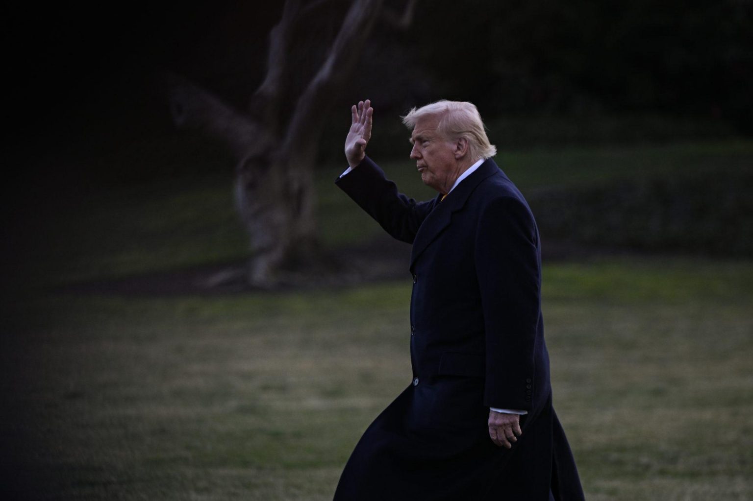 Trump backs FCC threats against media over Iran war coverage, accuses outlets of spreading AI disinformation