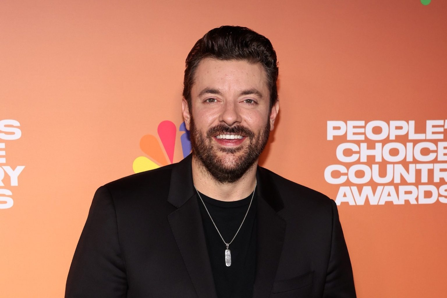 Chris Young Clears Up False Reports About ‘Famous Friends’ Bar