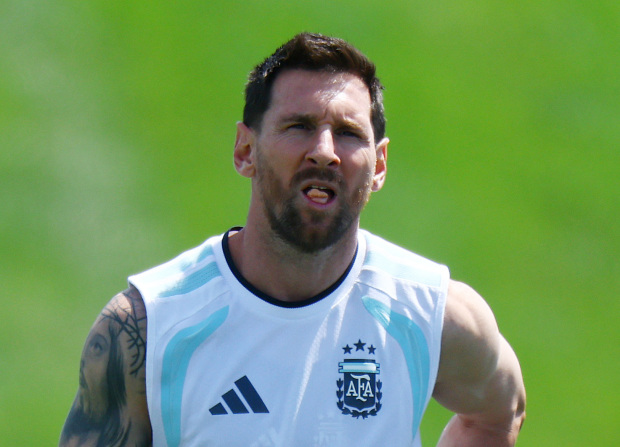 Football: Argentine news crew dismissed after false Messi family report