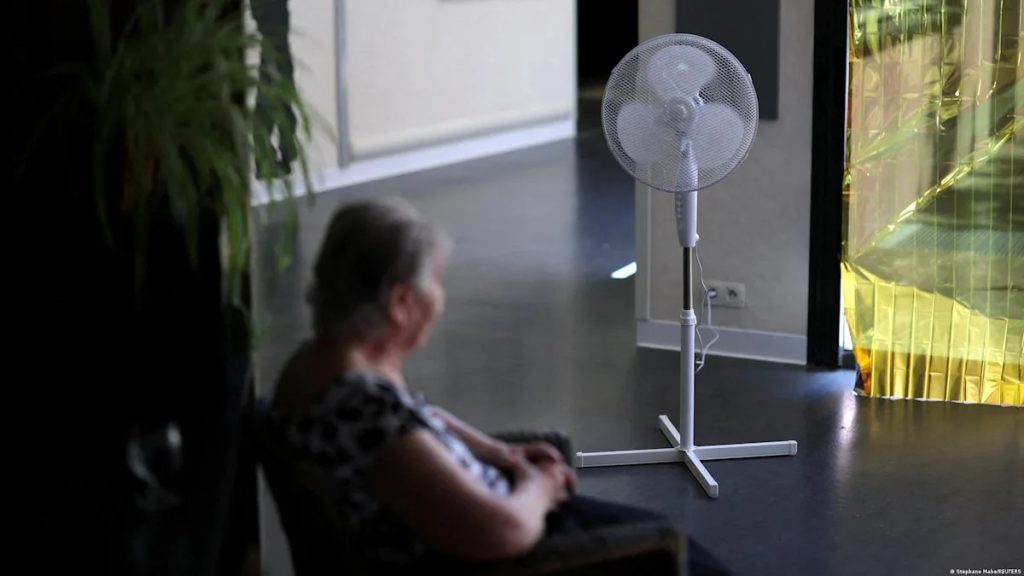 Fact check: Throwing cold water on heat wave disinformation
