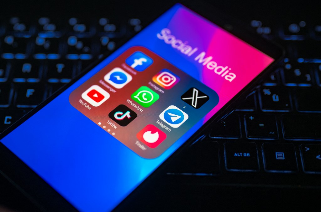Mistrust, Alternative News Sources, News Avoidance Leave Greek Public Vulnerable to Disinformation