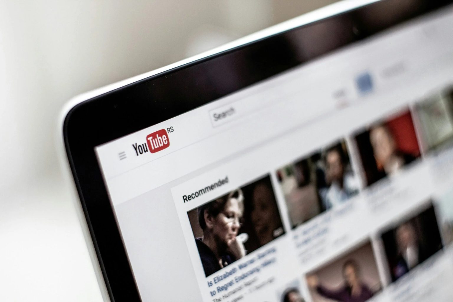 AI Conquers YouTube: Nearly 33% of Your Feed Is Now Fake Content