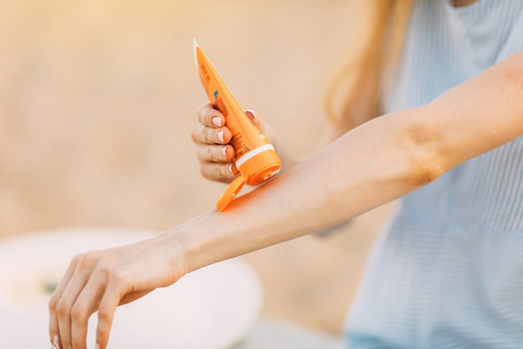 Sunscreen Misinformation Popular On TikTok, Study Finds – HealthDay