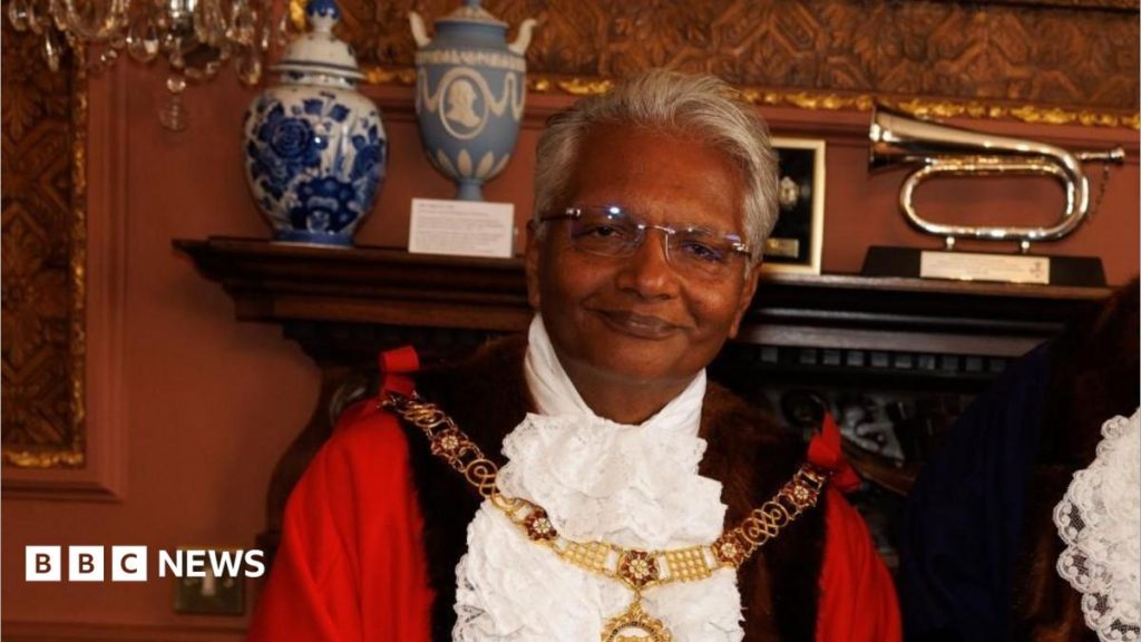 Ex-mayor quits as councillor over false Jewish ambulance X posts