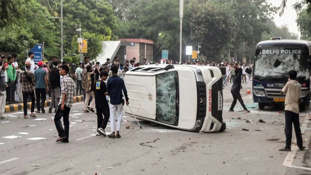 Delhi Police file multiple FIRs over CJP ‘Chalo Sansad’ violence, probe conspiracy angle and Pakistan-linked misinformation