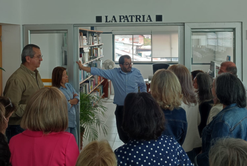 Older adults in Colombia return to the classroom to learn how to challenge misinformation