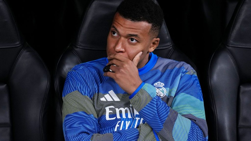 Mbappé's girlfriend erupts in anger and threatens to resort to the courts – Goal.com
