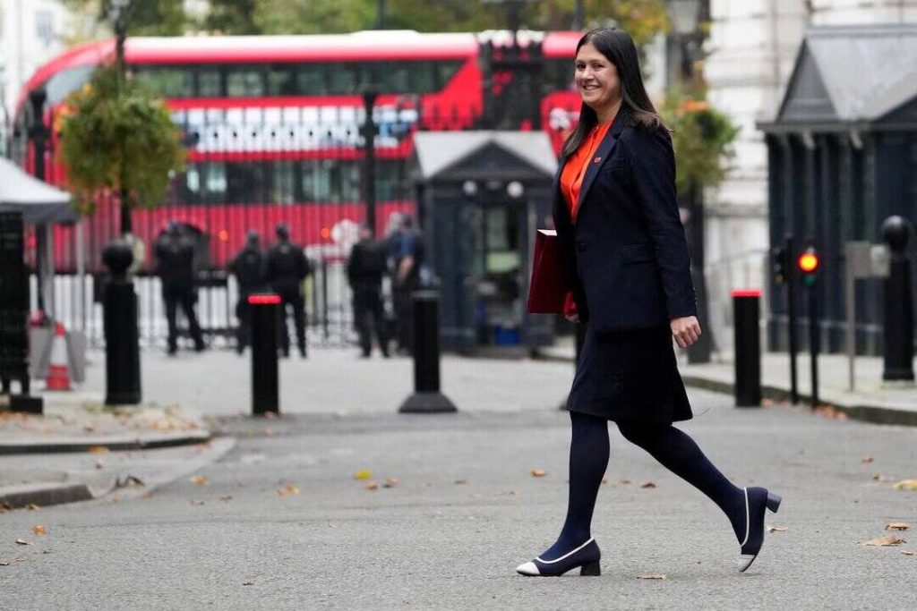 UK Culture Minister quits X for 'favouring abuse, misinformation' | Attorney General's dept also quit X earlier | Inshorts – Inshorts