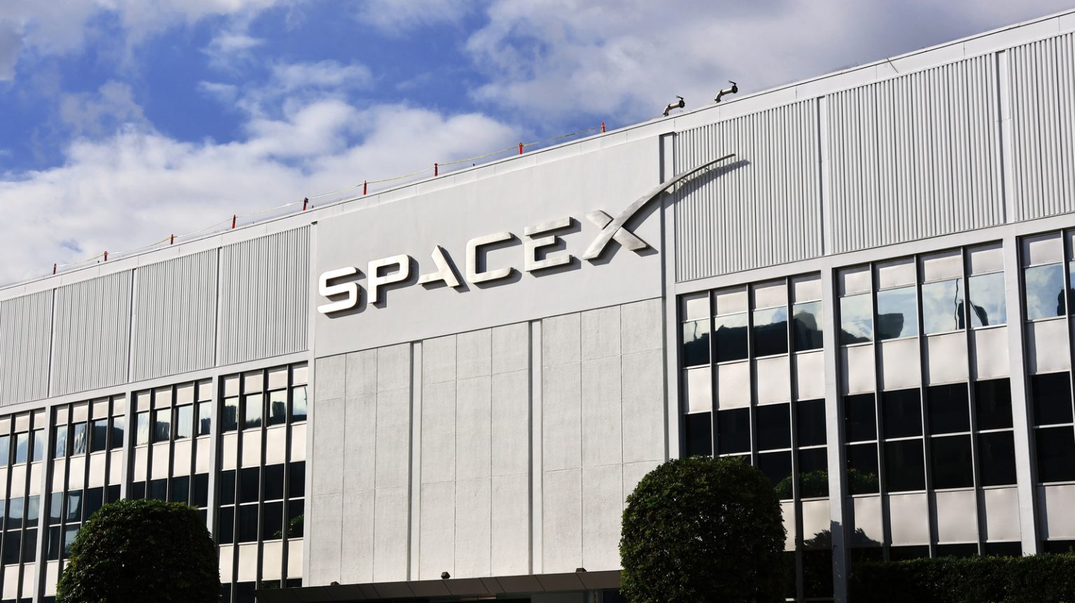 Report Suggests SpaceX Is Testing A Handheld AI Device, Musk Says It’s ‘Utterly False’