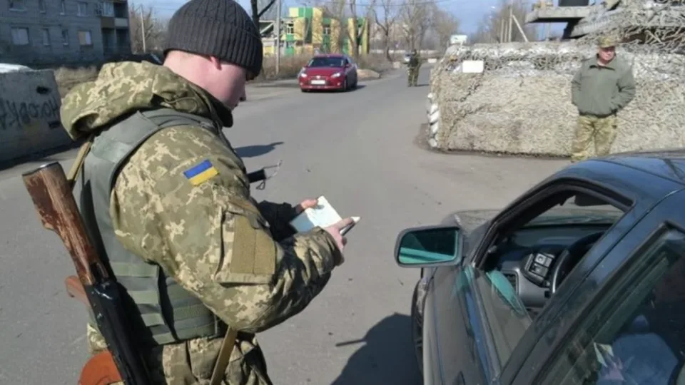 Driver complained about police and military enlistment center actions at checkpoint via 102, but was fined for allegedly false call: how the court resolved the dispute