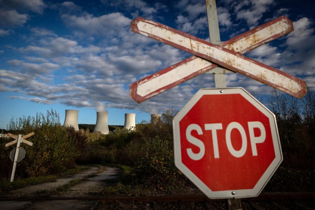 Building Trust Through Business Relationships Amid Misinformation