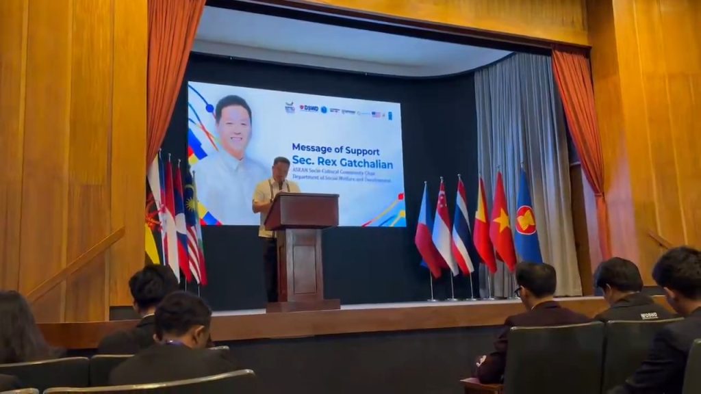 WATCH: DSWD Secretary Rex Gatchalian opens the ASEAN Youth Summit with a talk about the dangers of disinformation and misinformation in the public sphere. 300 youth delegates across Southeast Asia are convening in a summit in Manila for the next two days. | via Jervis Manahan, ABS-CBN News