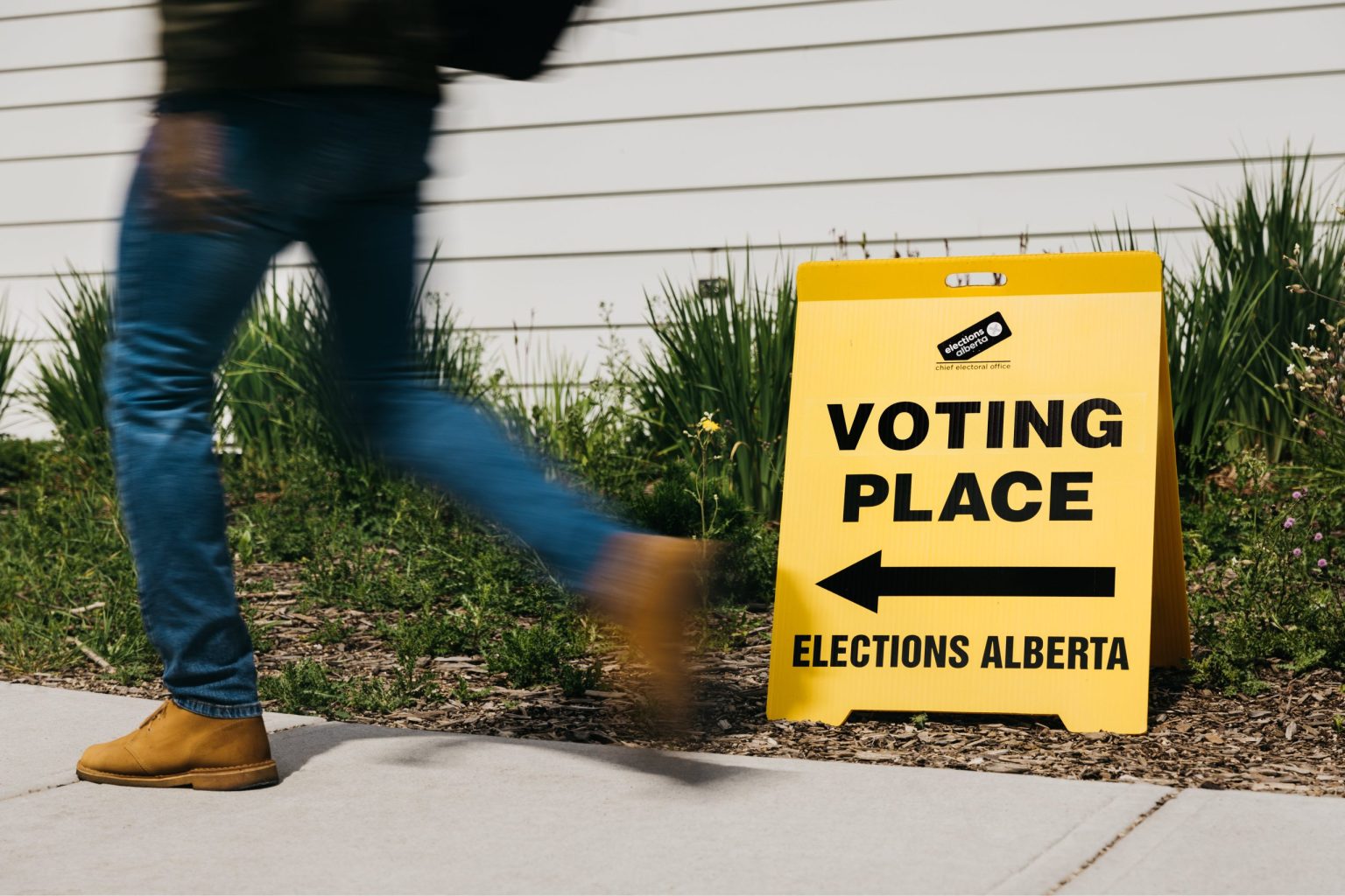 Elections Alberta warning against online claims about voter registration