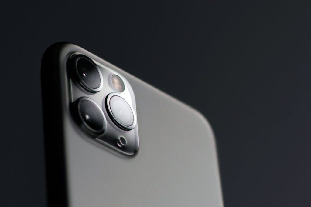 Phones May Verify Photos, AI Fake Image Crisis Looms