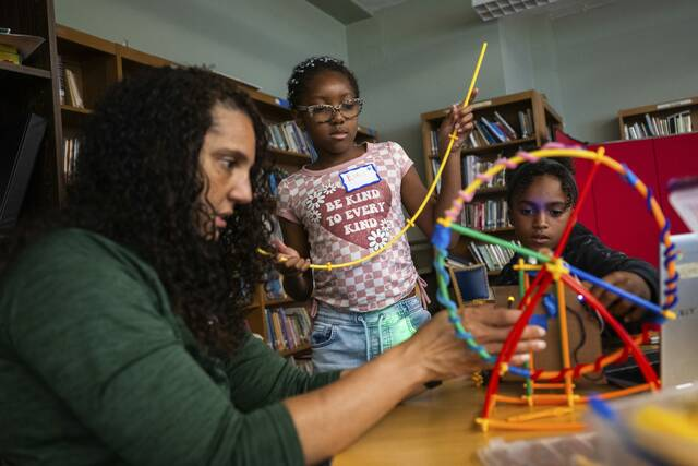 Misinformation and scams: AI literacy classes in Pittsburgh