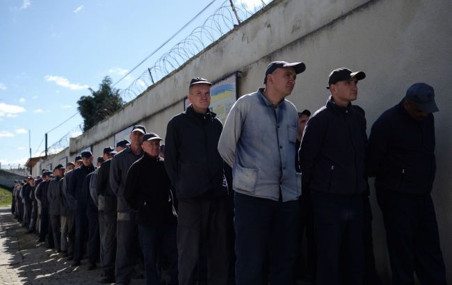 Russia plotting propaganda campaign centered on Ukrainian POWs