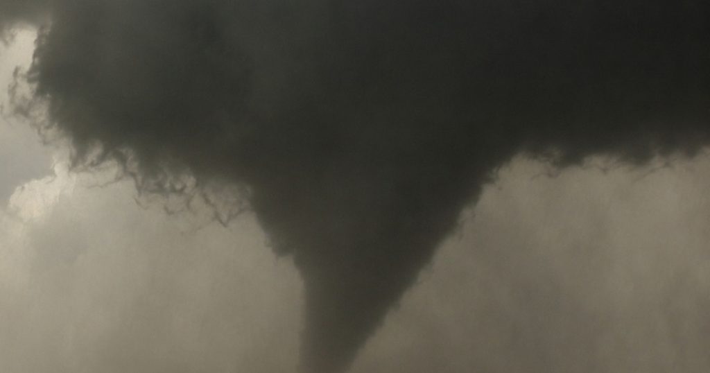 Tornado sirens sound in false alarm across Chicago suburbs overnight