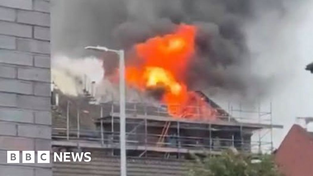 Police probe deliberate fire at Glasgow tenement amid asylum seeker rumours – BBC