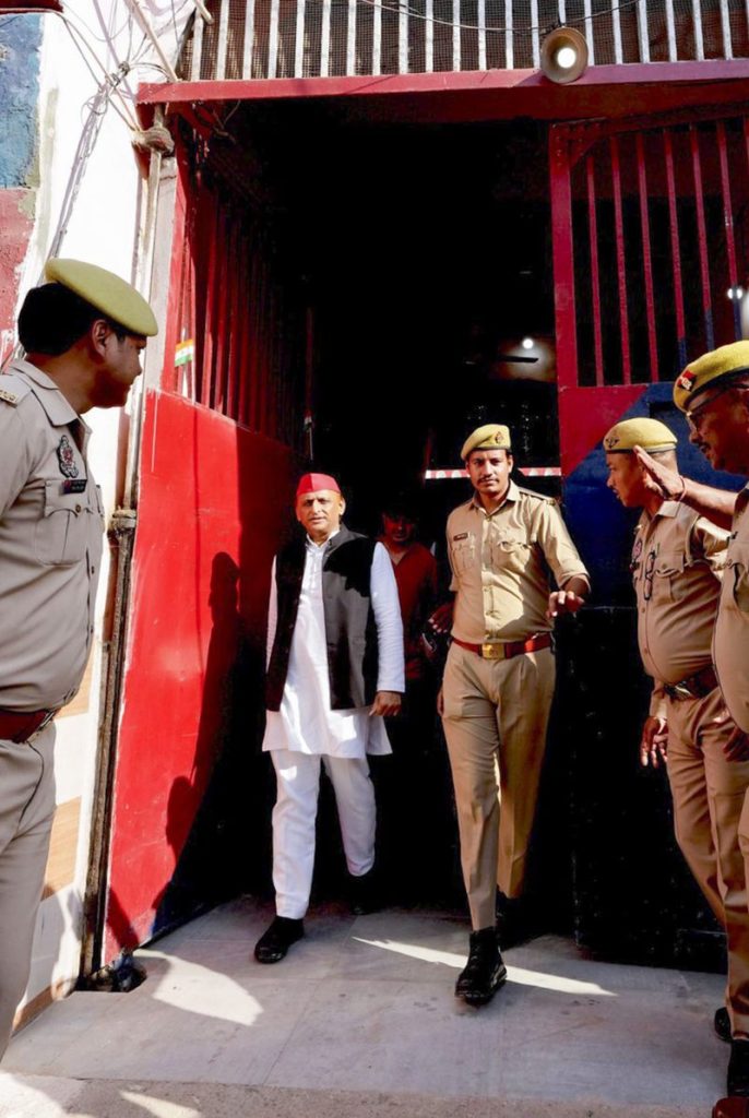 ‘False cases can’t imprison truth’: SP chief Akhilesh to BJP after visiting Azam in jail