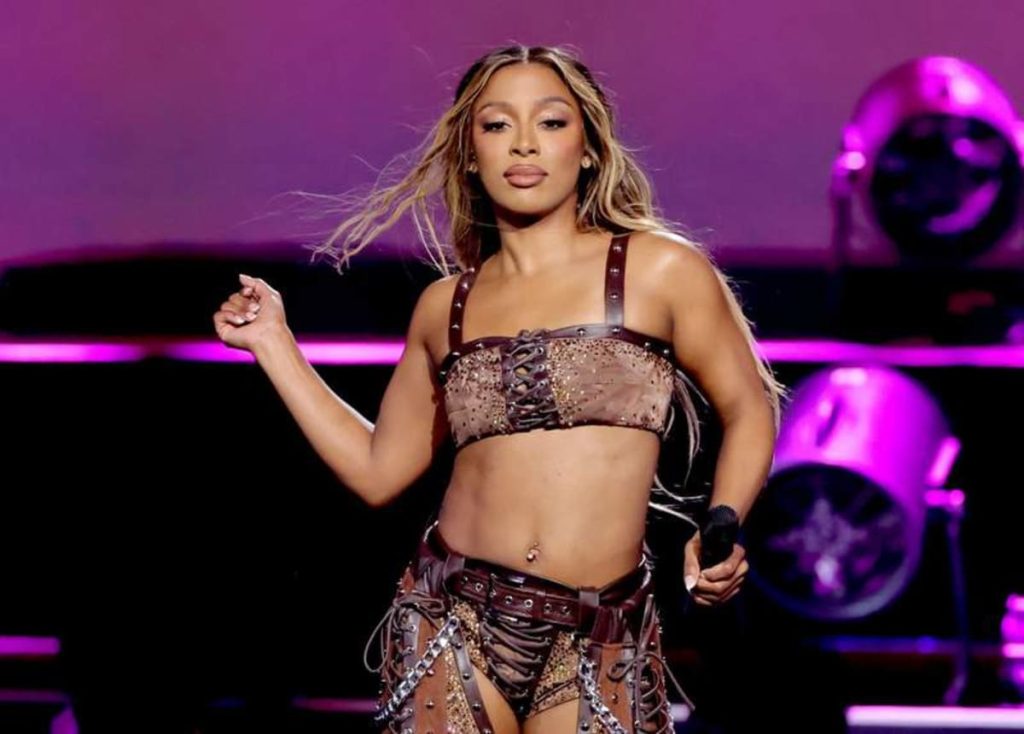 “False news btw”: Victoria Monét reportedly sets the record straight on Drake “professional trick” remark