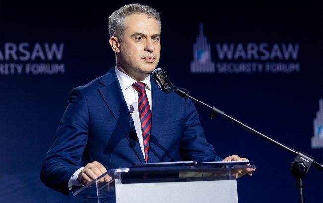 Poland threatens social media platforms with fines over Russian disinformation amid ‘digital war’