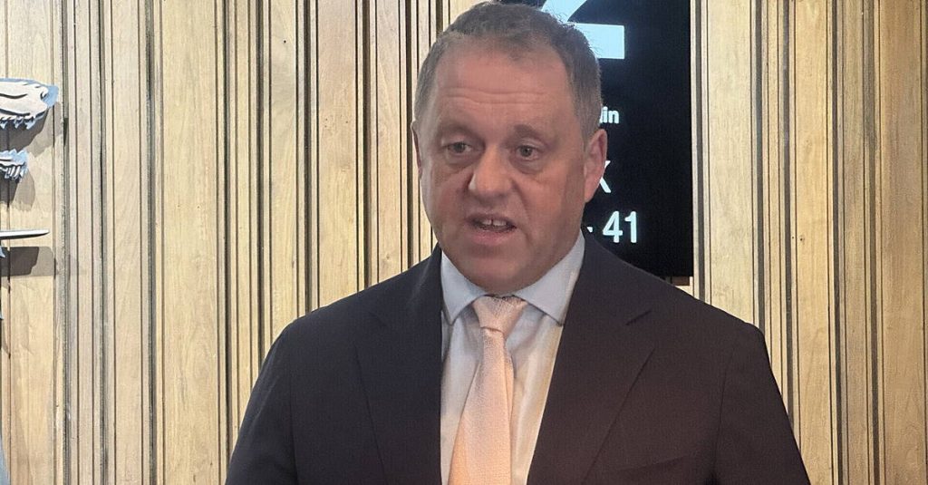 Minister accuses Sinn Féin of bringing Dáil debate to ‘new low’ over triple lock ‘misinformation’ – BreakingNews.ie